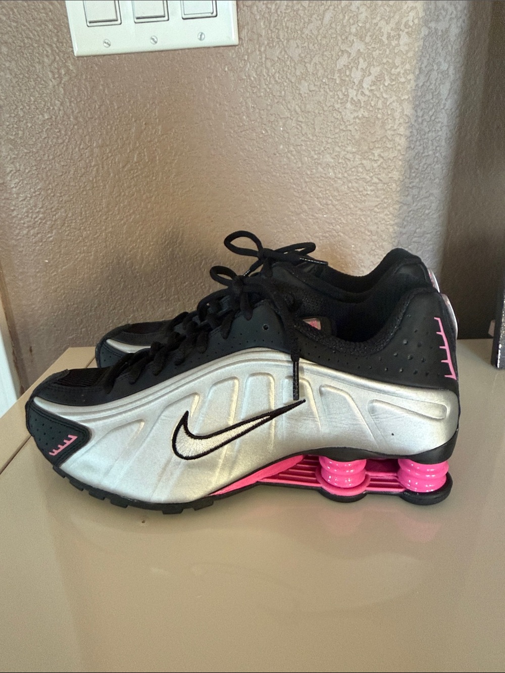 Nike Shox R4 sneakers in pink and metallic silver 8.5 - Picture 4 of 7